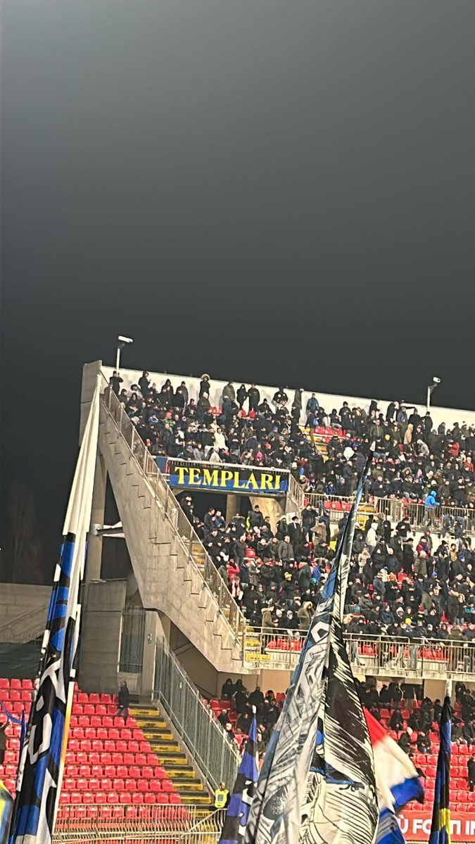 Al tuo fianco, contro tutti, con lo sguardo all'insù.

#MonzaInter