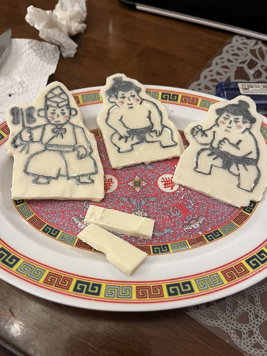 15_legs's tweet photo. behind the scenes.. my first attempt at cake topper deco.. and the pre-assembly.. https://t.co/SGvQHxPOyt