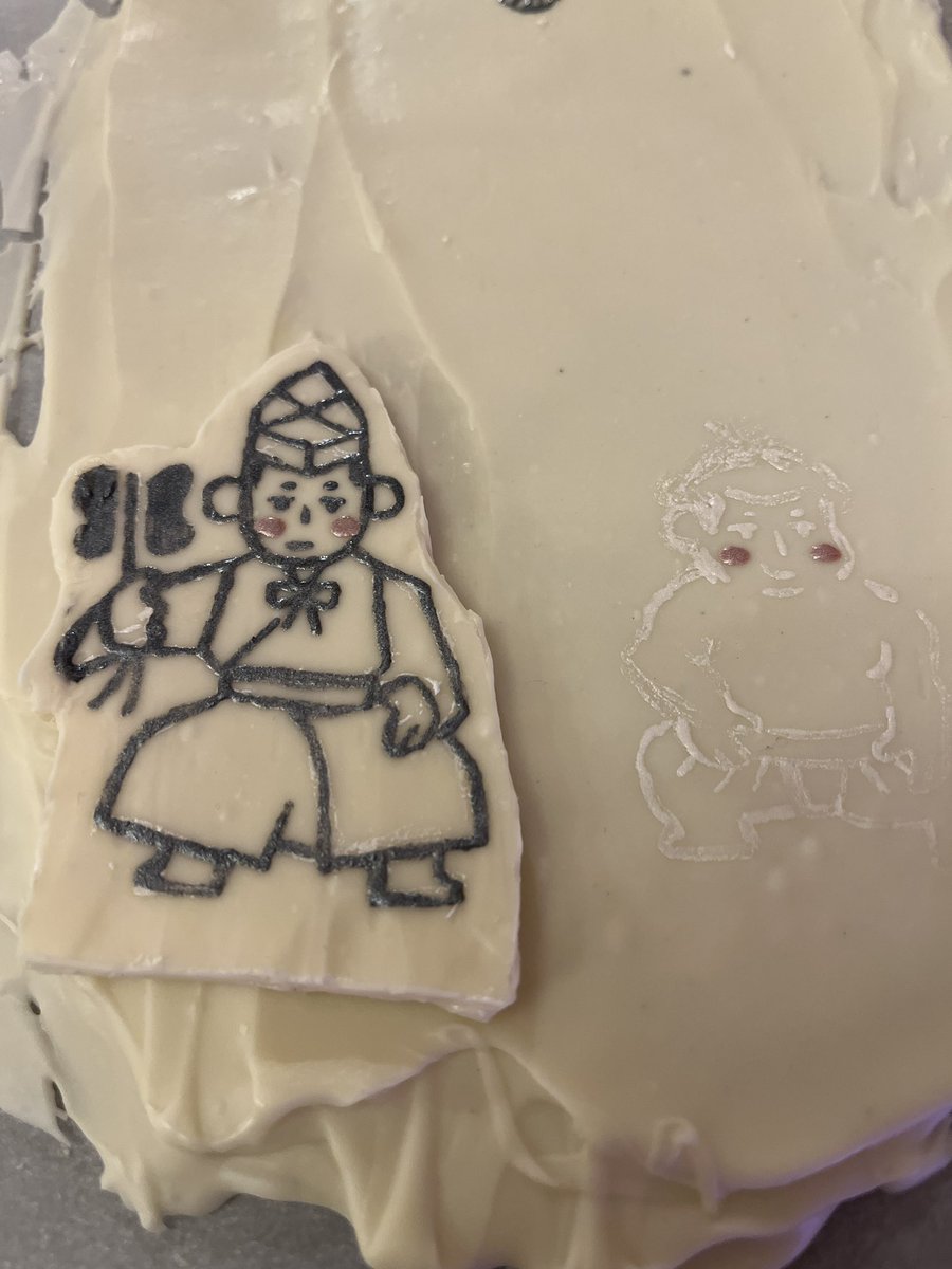15_legs's tweet photo. behind the scenes.. my first attempt at cake topper deco.. and the pre-assembly.. https://t.co/SGvQHxPOyt