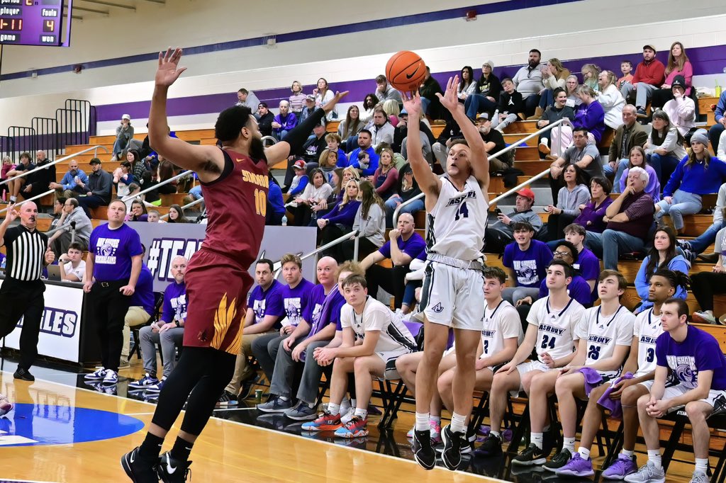 CZ_the_Image's tweet photo. Shot a little @AsburyEagles this afternoon including some familiar @12thSports faces. @ImfeldLuke @AdenSlone10 @RalstonColton 
https://t.co/xHQ8m94alp https://t.co/faegVWS9kH