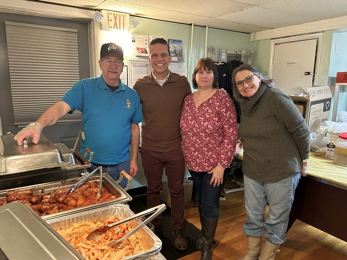 AsmSantabarbara's tweet photo. Quick stop at the Amsterdam Elk's Lodge for a delicious Spaghetti Dinner! ๐ Happy to support their fundraiser. Delicious spaghetti, meatballs, sausage, tossed salad, and more! ๐ฅ๐ #CommunitySupport #ElksLodgeFundraiser #TakeoutDinner ๐ฆ๐ด https://t.co/baeLt91qhO
