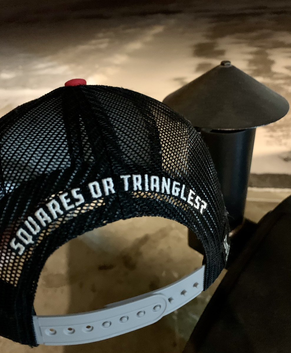 <a href="/7thavenuepizza/">7th Avenue Pizza</a> 2 Below Zero (-21 windchill). No <a href="/TraegerGrills/">Traeger Grills</a> “TROUBLE” whatsoever! Just need to spice it up a bit &amp; have something strong to wash ‘er down. Hell, I’ll give myself a #StandingOvation 👏 🍺 …the only question… #SquaresOrTriangles ❓❓