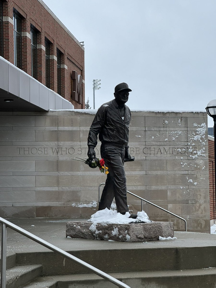 GrillCheeseGawd's tweet image. We love a January parade #GoBlue #PullitDown 🏆