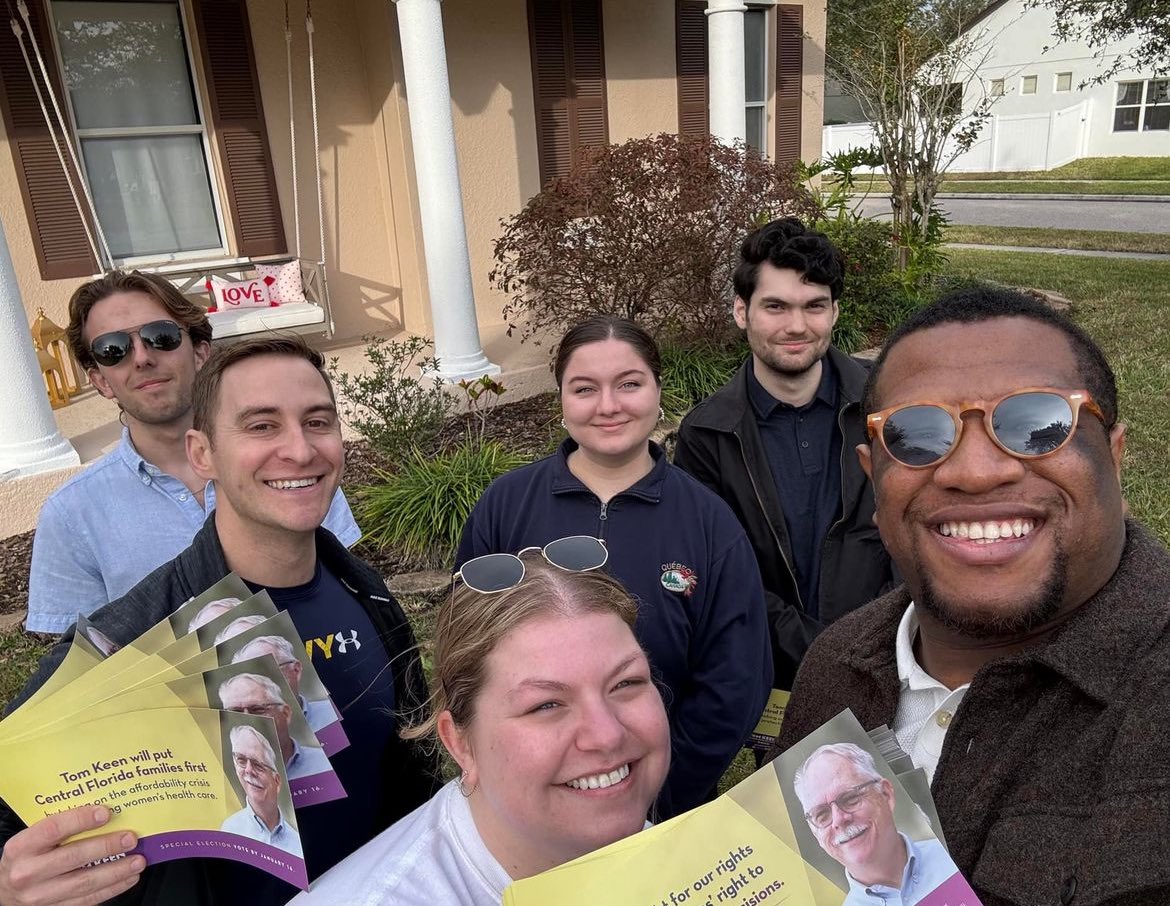 UNFCollegeDems's tweet photo. Team #Blueval proudly stood by @KeenForFL canvassing over 400 doors with support from @JaxYoungDems, @JimmyPelusoCD7, and our @DuvalDEC Chair @DanielHenryJAX! Victory awaits – let’s make it happen! https://t.co/Y9Sx3dY0AW