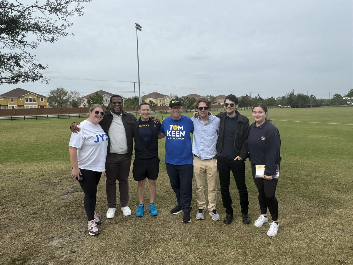 UNFCollegeDems's tweet photo. Team #Blueval proudly stood by @KeenForFL canvassing over 400 doors with support from @JaxYoungDems, @JimmyPelusoCD7, and our @DuvalDEC Chair @DanielHenryJAX! Victory awaits – let’s make it happen! https://t.co/Y9Sx3dY0AW