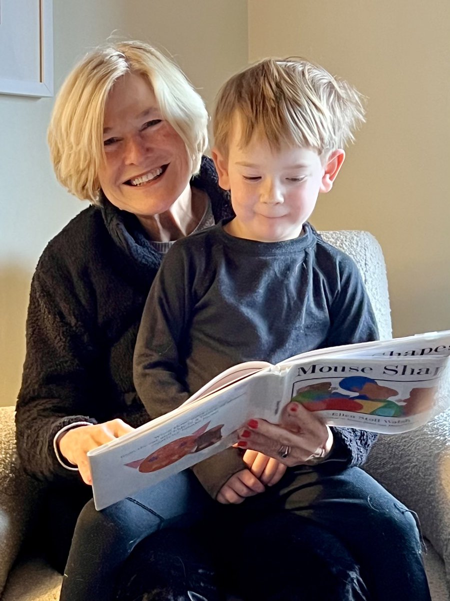 carol_weston's tweet photo. Shhhh. Iβm reading to children. #read #books #favoritething https://t.co/LfBczYGkvQ