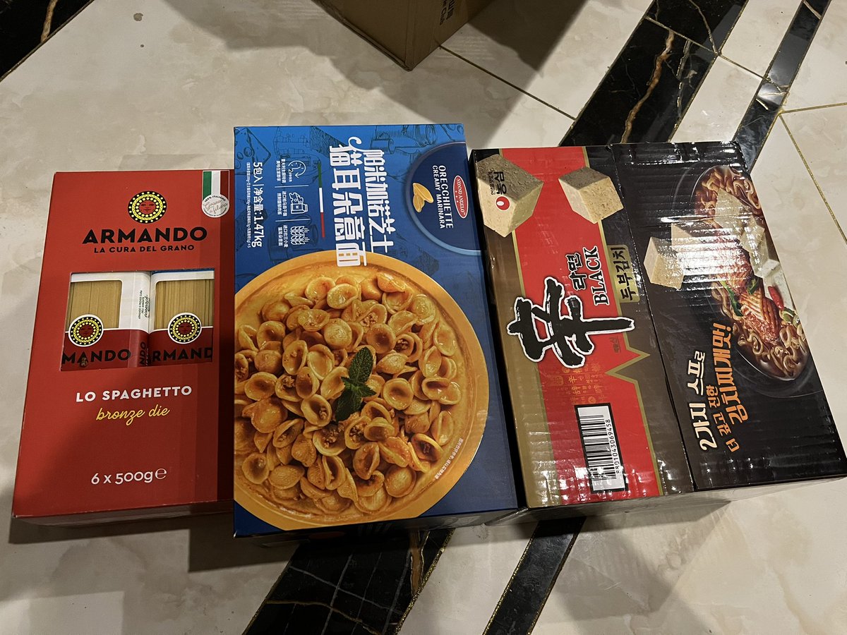 无意识买入3种不同的面，意大利面，猫耳朵面，方便面。