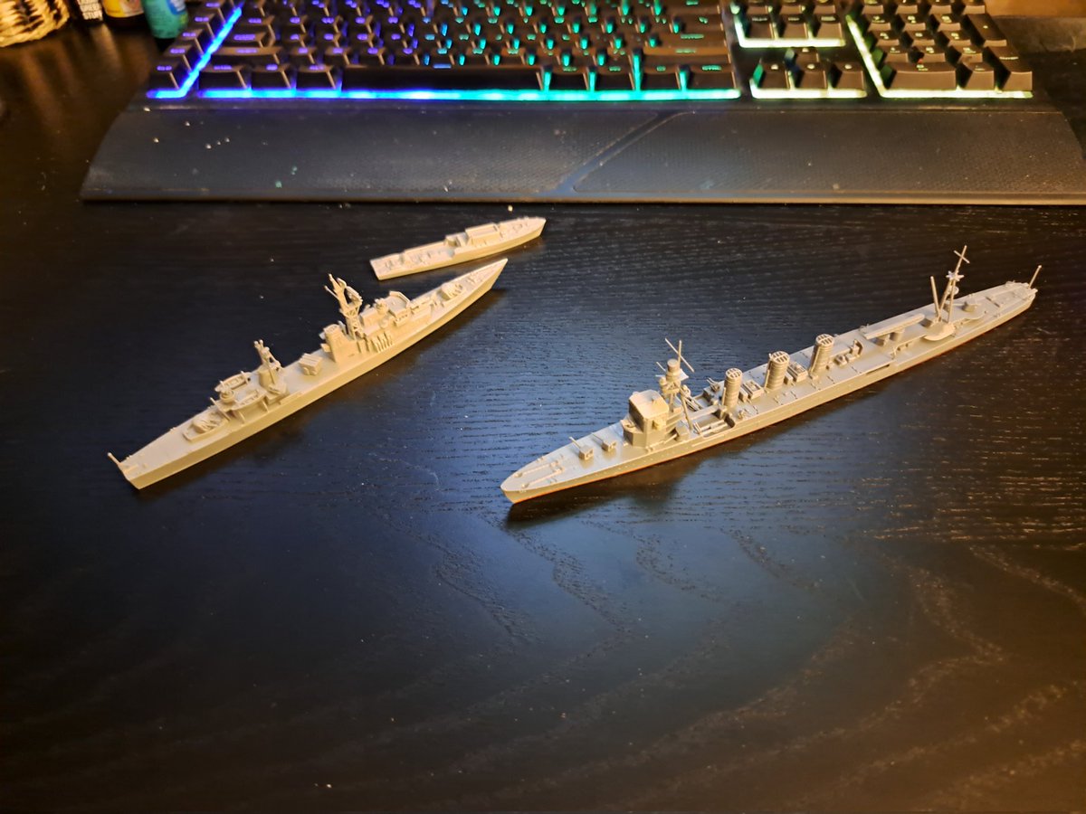 Working on an ship diorama inspired by arpeggio of blue steel ars nova, nagara light cruiser is anime edition by tamiya and aoshima in scale 1/700, the DD-121 yugumo and minesweeper is by pitroad models in 1/700 idea is to have dio made in way that i can hang it on wall