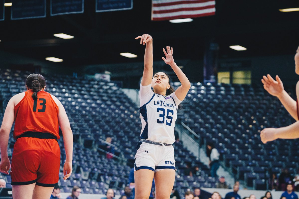 SFAWBB's tweet photo. Two wins today. Welcome back @melfinau 🫶

#AxeEm x #RaiseTheAxe x #BeU https://t.co/PBW1L4B3nm