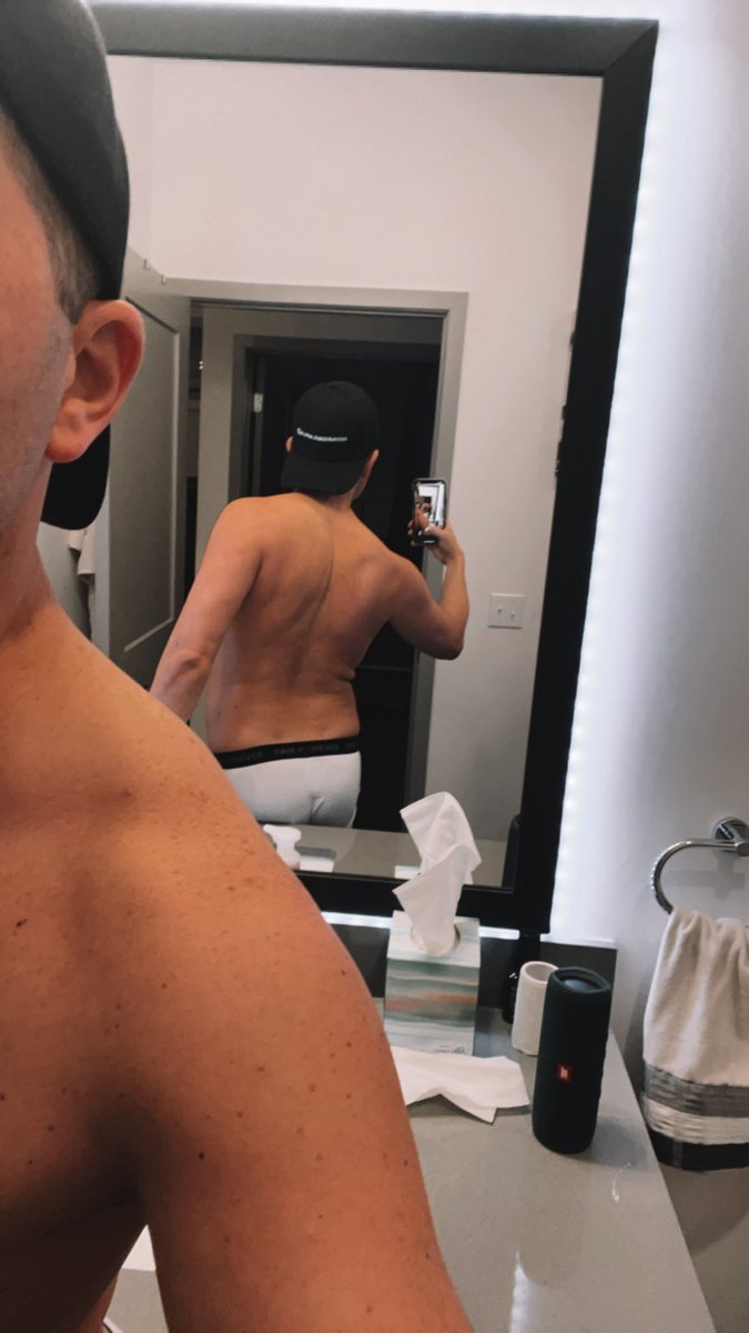 AlphaJakeXXL's tweet photo. This back view alone should make you betas want to submit.😎 Let’s go! #SendSaturday and pay for your Alphas night out. #ALPHA #Master #Submit #paypig #goon #muscleworship #findom https://t.co/XJtqhmEXZE