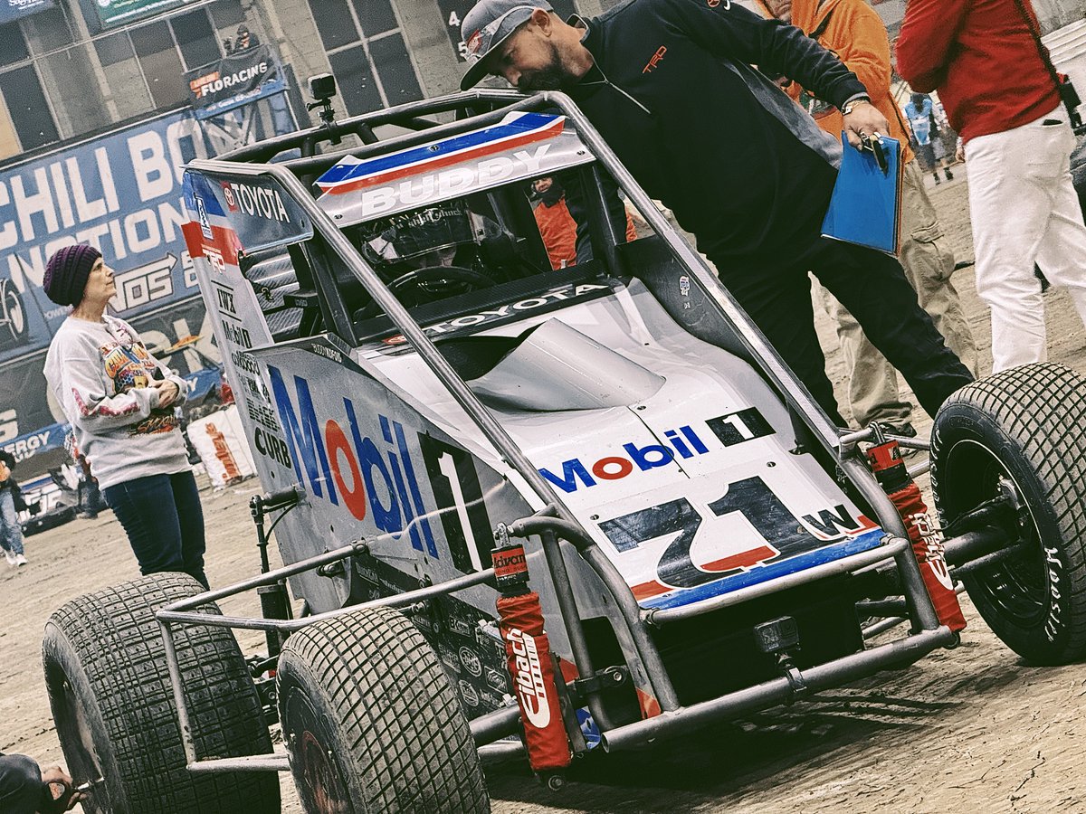 Walkapedia_'s tweet photo. .@MichaelKofoid wins four consecutive rounds in the Pole Shuffle — defeating Hank Davis, Corey Day, Tanner Carrick, and Logan Seavey.

The @KKM_67, @Mobil1Racing #71W will start pole position of the 38th annual Chili Bowl Nationals tonight! https://t.co/ozD4Qx7v9T