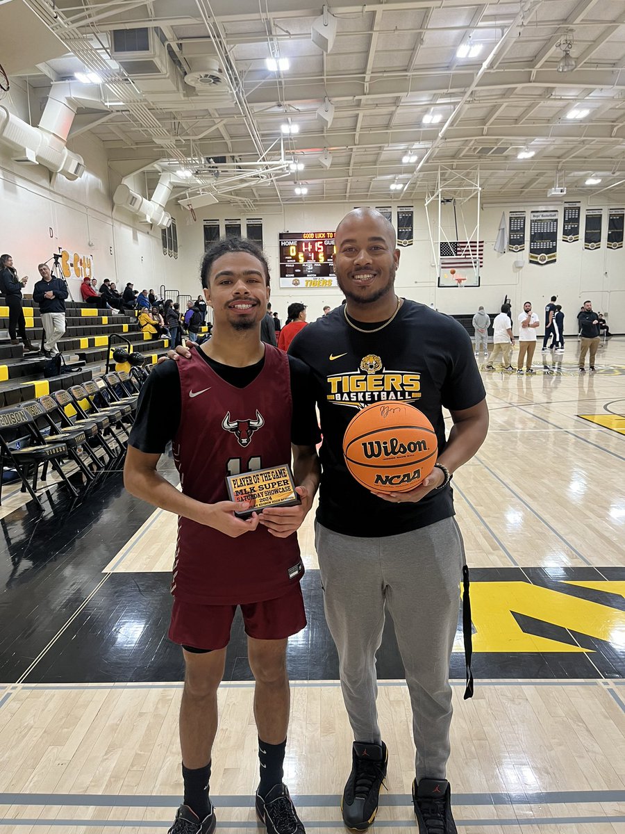 ET_BoysHoops's tweet photo. Congratulations to Ethan Williams from @TorresHighBB on being named Player of the Game.  

#MLKSuperSaturdayShowcase https://t.co/t6S5KpA3jF