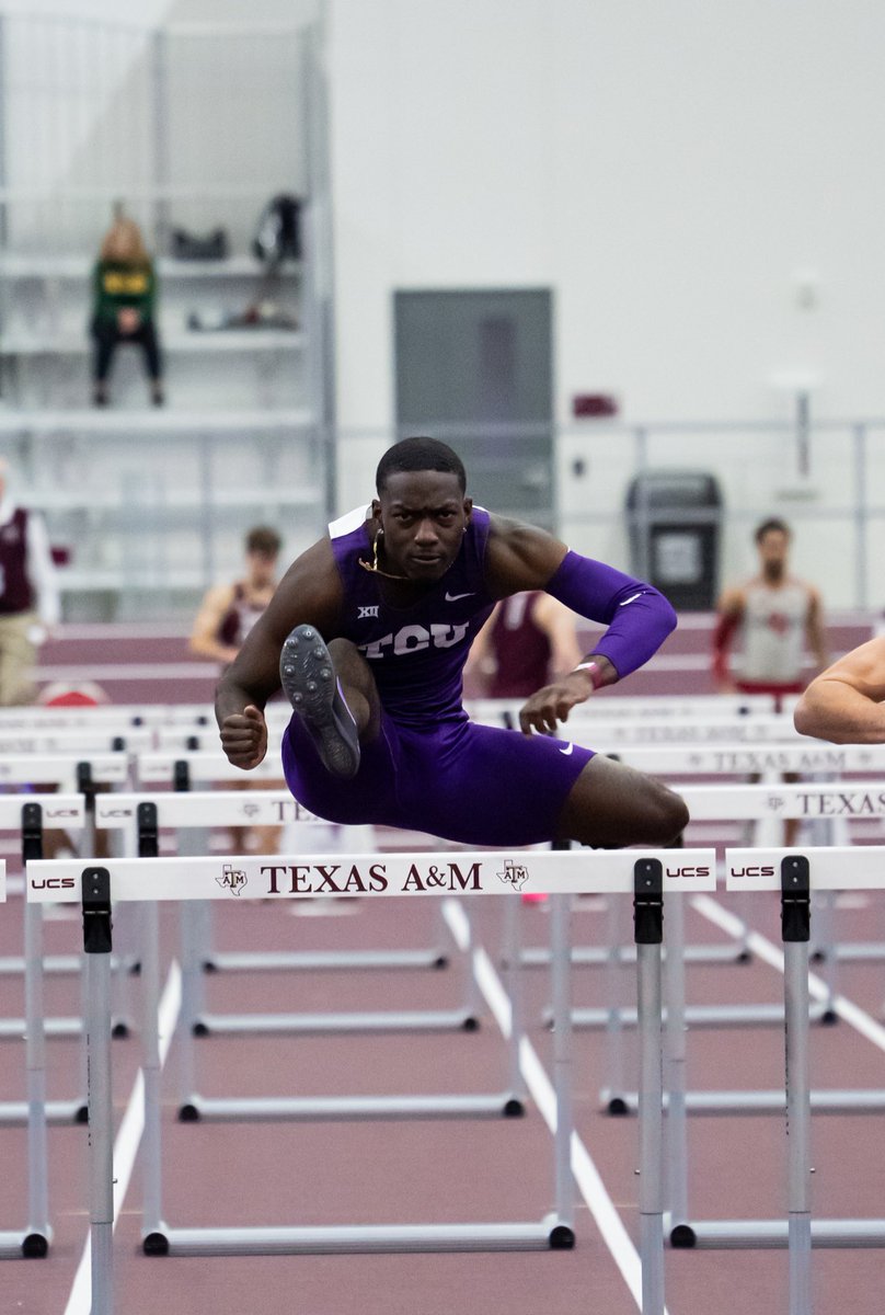 Jayden Douglas finished fourth overall in the 60m hurdles with his time of 8.10! 🗣️

#GoFrogs