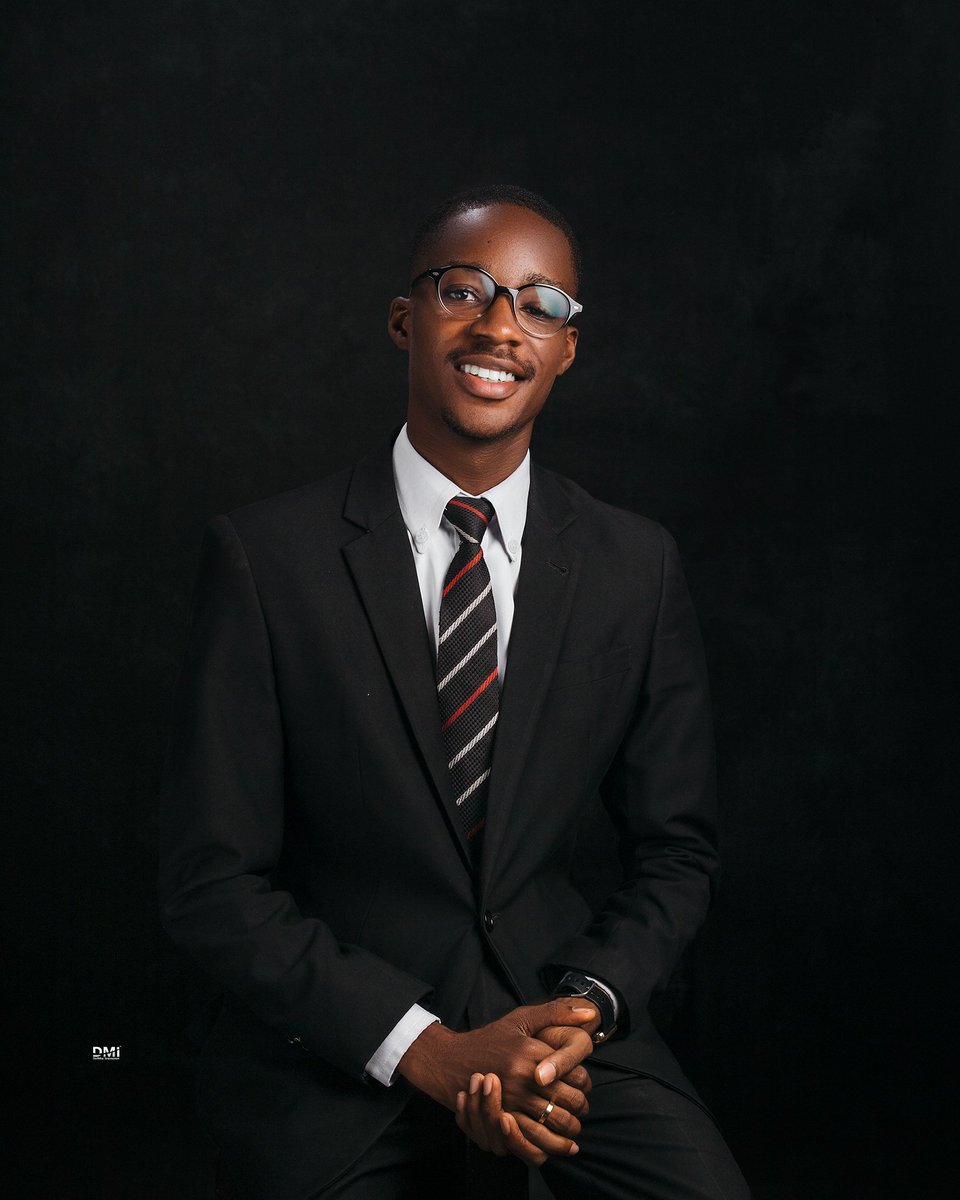 abasita27's tweet photo. Got my official portraits for the year. https://t.co/6k5Yxy9mML