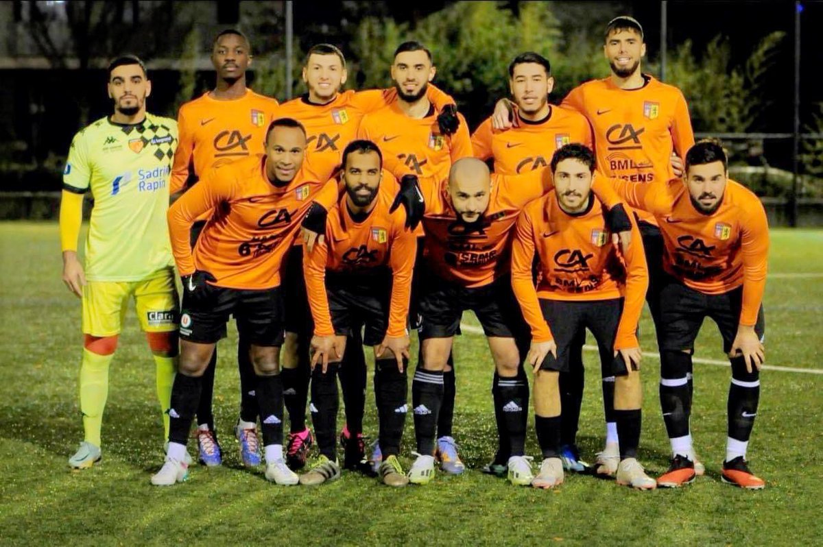 ClubGerland's tweet photo. 📣 32ème de finale de la Coupe du Rhône 🏆

Le FC Gerland D1 🟠⚫️ recevait le SOPCC Football R3 🟢⚫️. Victoire éclatante de nos champions 4-1! 💪

Une performance exceptionnelle qui les maintient brillamment en course pour la coupe. Félicitations à toute l'équipe. https://t.co/JB4CzkaFNA