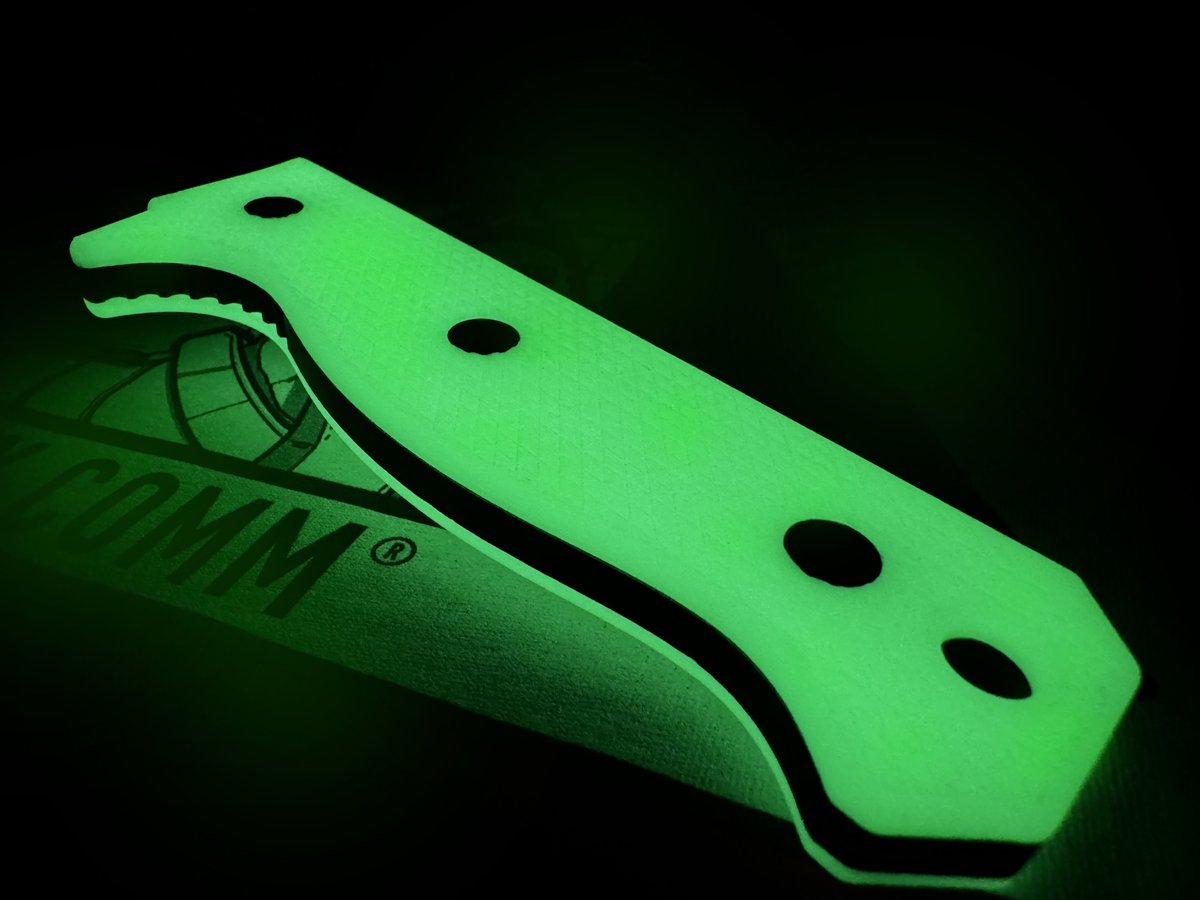 countycomm's tweet photo. 🔥R4A - Ready 4 Action Knife / D2 Fixed Blade ( UGM GLOW Scales )🔥
.
.
.
.
.
#IntroSALE #knife #action #Ready #prepared #cc #ccedc #countycomm #everydaycarry #maratac #knifeporn #edcdump #knifenerd #D2 #Glow https://t.co/NNXAIXg3hx