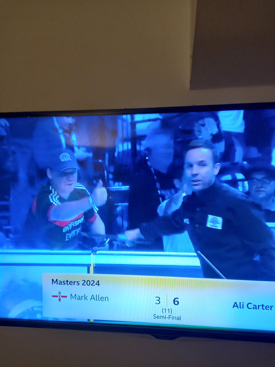 Little does Ali Carter know but his chances in the final have just gone up in smoke. #MastersSnooker <a href="/MayoGAA/">Mayo GAA</a>