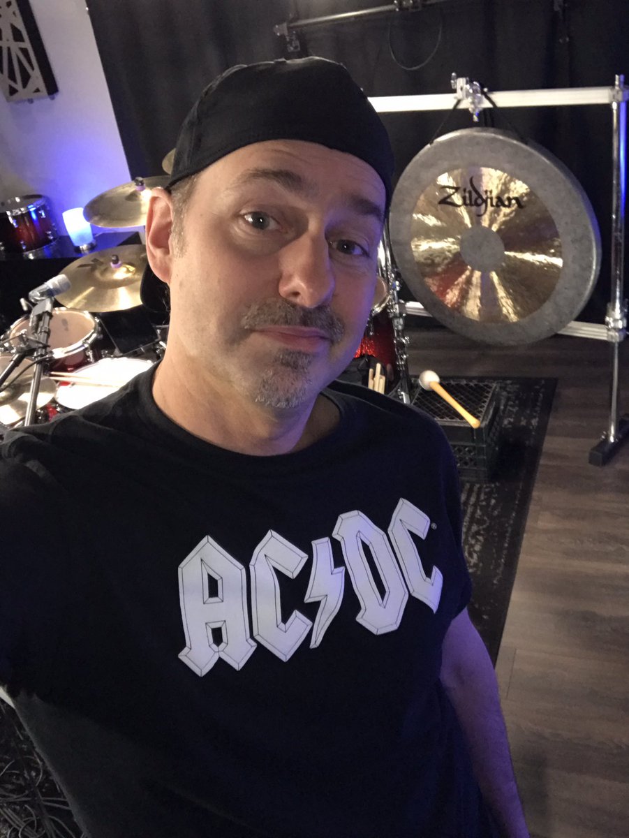 MattScurfield's tweet photo. Live on Twitch hittin’ drums and this enormous gong! https://t.co/j1nbfG7D7A