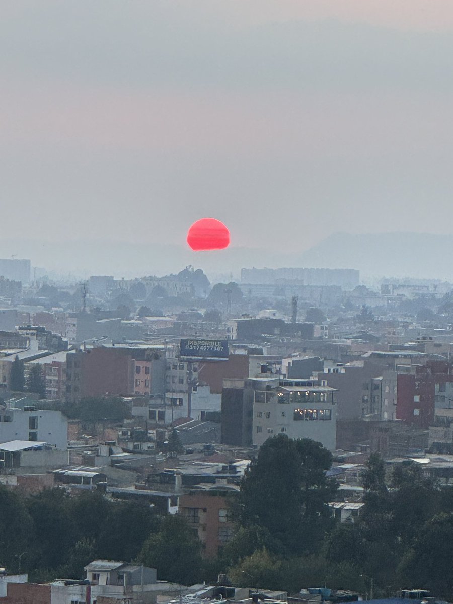 maryru111's tweet photo. Que luna tan maravillosa   Pudieron verla ???? https://t.co/O3qSvKdnIo