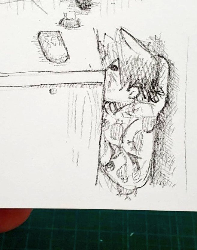 もしゃ。家具の隙間に挟まるのは絶対次女ちゃん