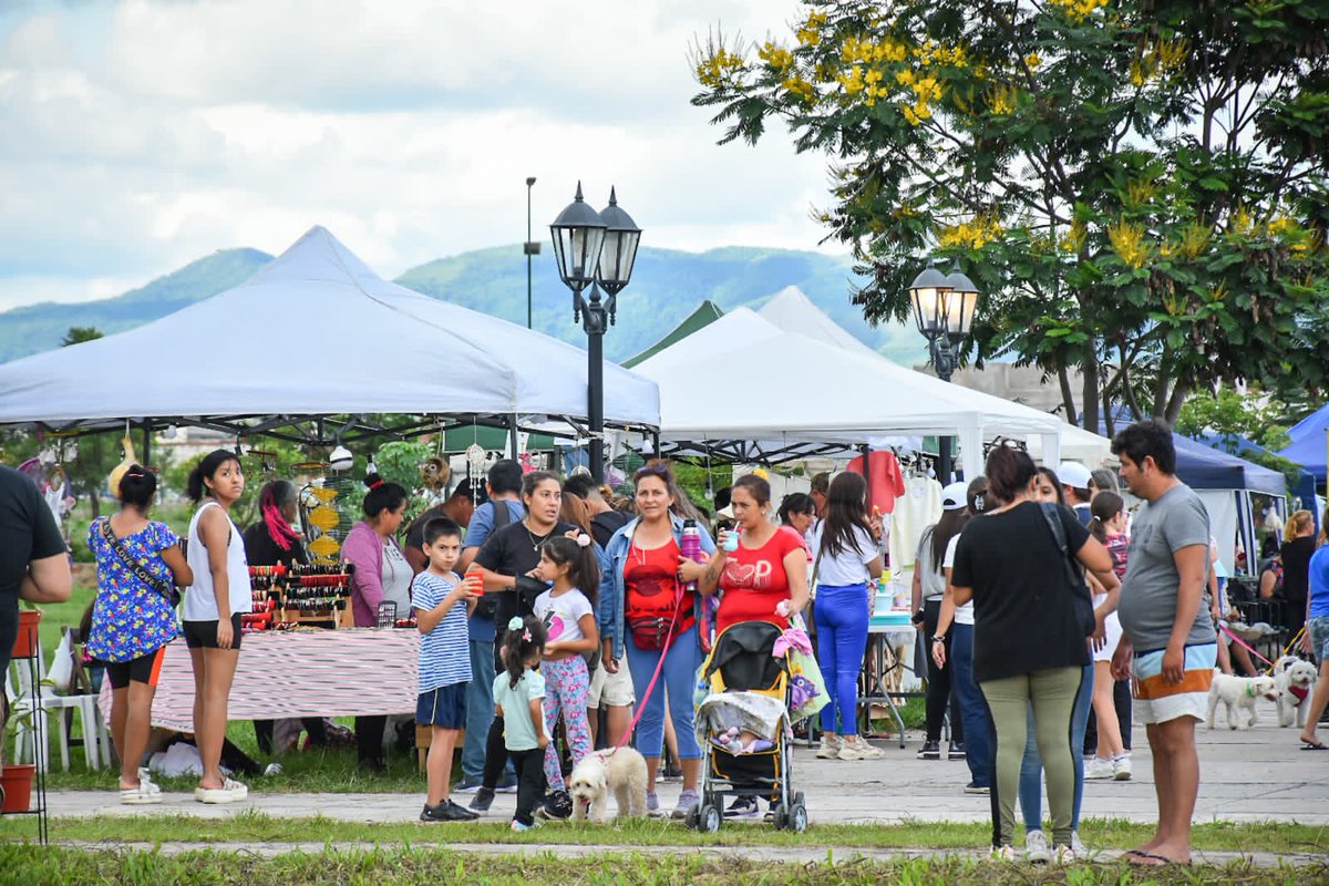 Con una gran convocatoria realizamos la gran Feria de Emprendedores en el Parque del Bicentenario 🎪🌳

👉🏻 Más de 150 emprendedores participaron de la feria que reunió a cientos de salteños y que disfrutaron de actividades recreativas en la tarde del domingo (+)