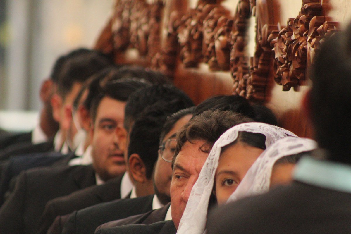 Capirotes_Mad's tweet photo. #VirgenDeLosPobres | Paso por el Arco de Correos de las andas de Nuestra Señora de los Pobres.

#ProcesionesGT #Catolicos #Guatemala #ArcoDeCorreos https://t.co/bO8cwLDKPQ