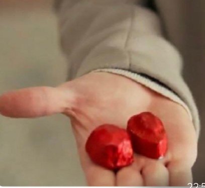 fer53977166's tweet photo. Yaman no próximo EP entregando os bombons da reconciliação para Ates dizendo : Irmão, você é mesmo um irmão.

#safir #Ates #ilhanşen #Atfer https://t.co/09YvU6ttwP