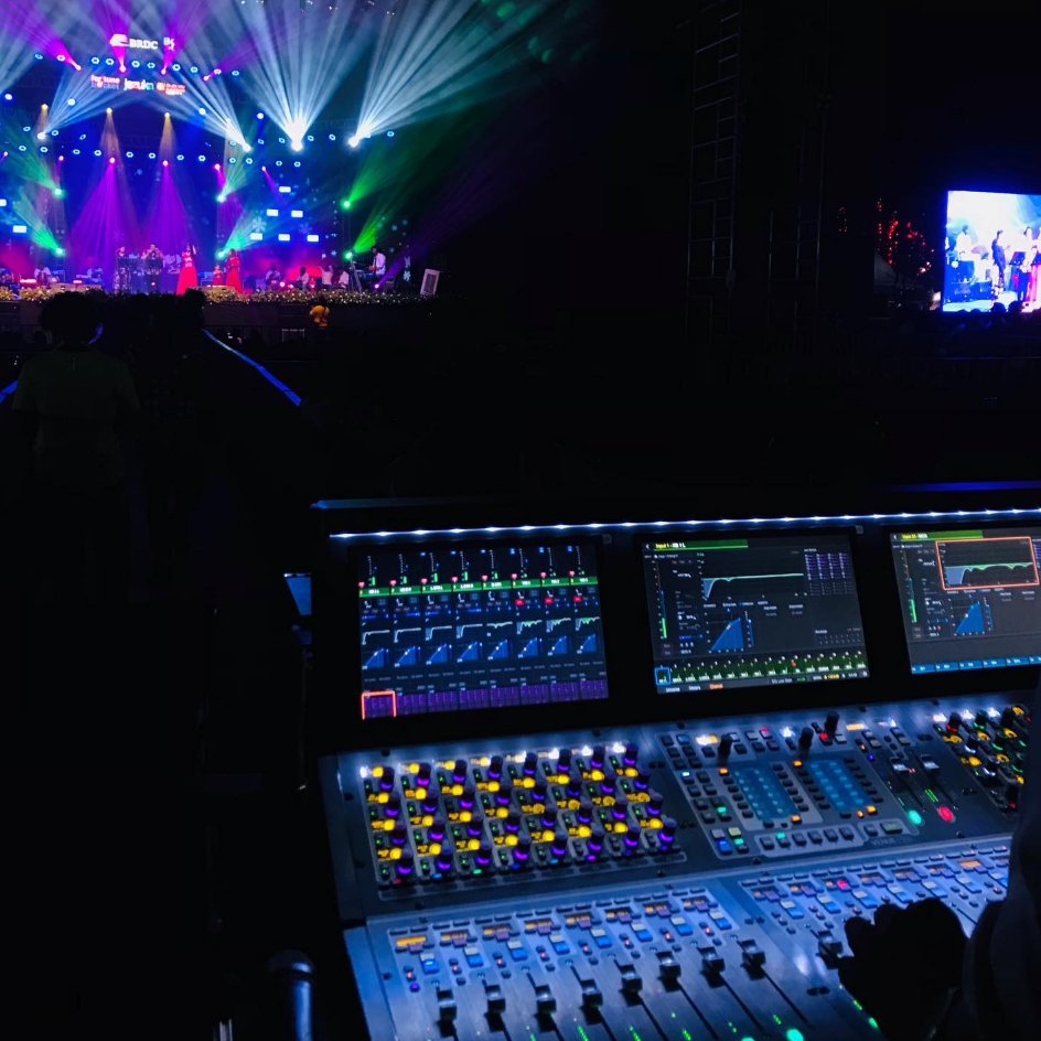 AvidLiveSound's tweet photo. 🤩 FOH view
📷 https://t.co/3UTH9YTMCG
▶️ https://t.co/hElVavmyPd
#foh #frontofhouse #fohview #avids6l #mix #mixing #s6l #venues6l #avid https://t.co/gRmWglYHSc