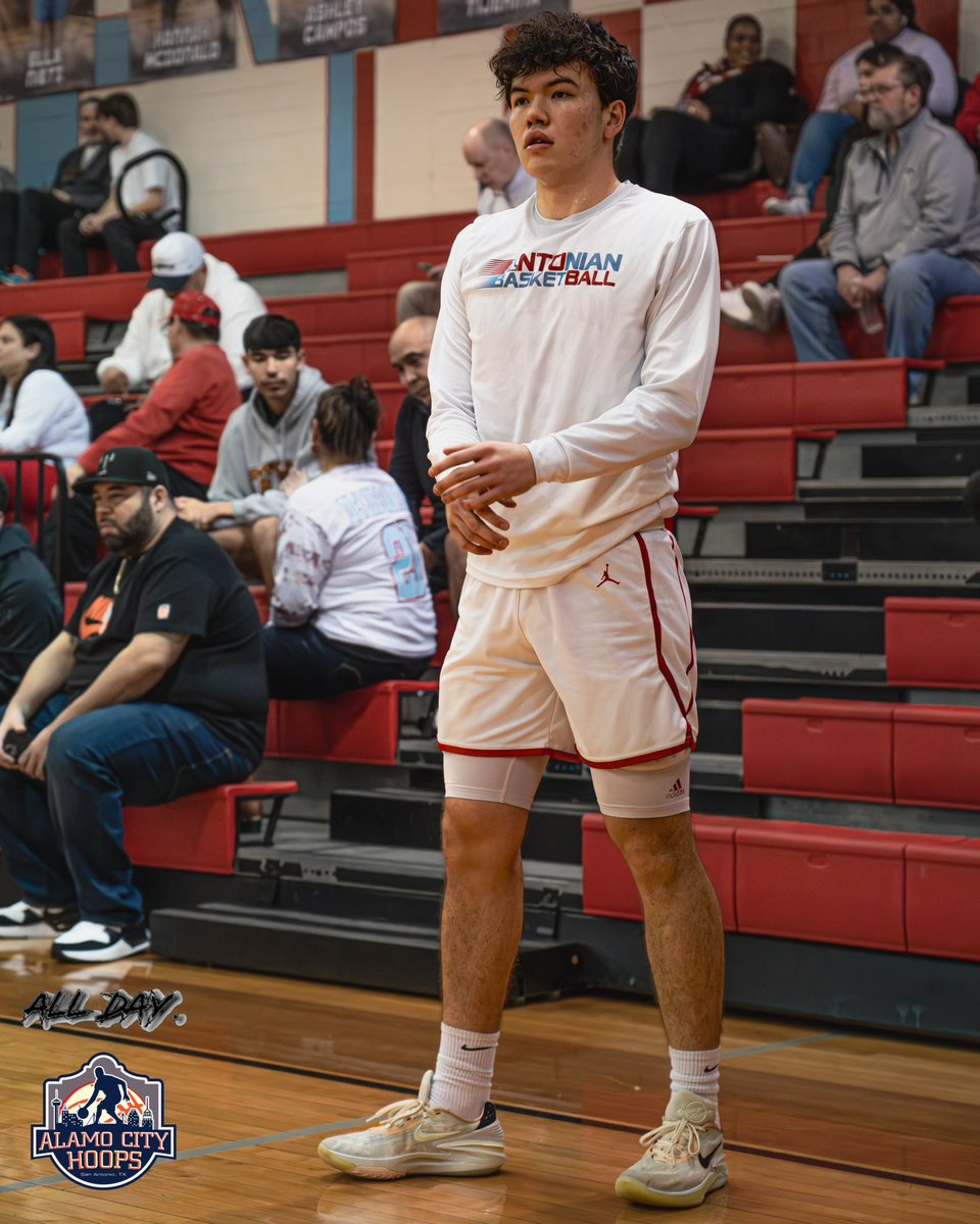 🚨Player Spotlight🚨

Although <a href="/AntonianBBall/">Antonian Boys Basketball</a> fell today, <a href="/Max15George/">Max George</a> balled out. 

6’3 SG (2024) w/a game high 28pts.

Scored down low on the block, used a soft mid-range touch &amp; sank 3 treys with defenders on him. 

Deceptively quick. Opened our eyes w/some quickness we had