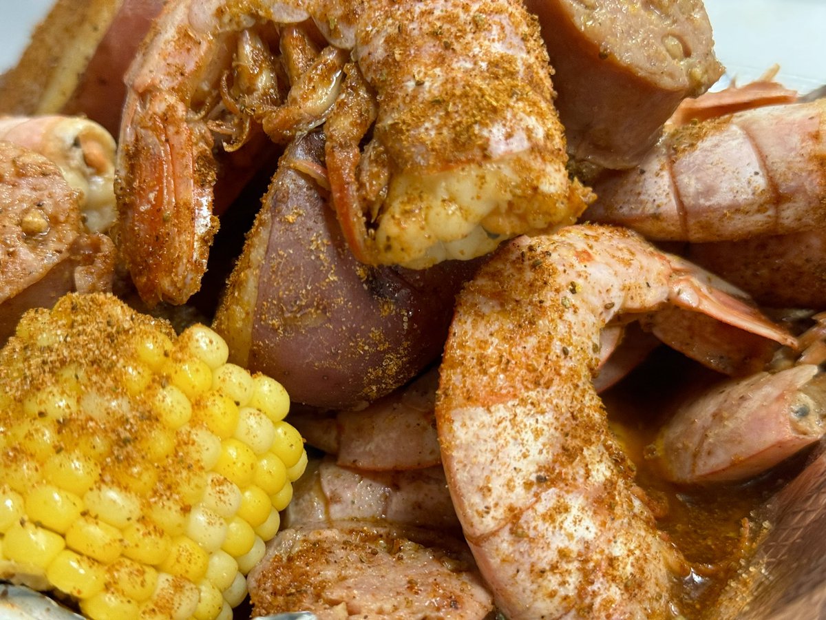 This just happened! #royalredshrimp #bestshrimpever FRESH GULF SHRIMP Oak Court Mall 11-7pm CLOSED ON SUNDAYS