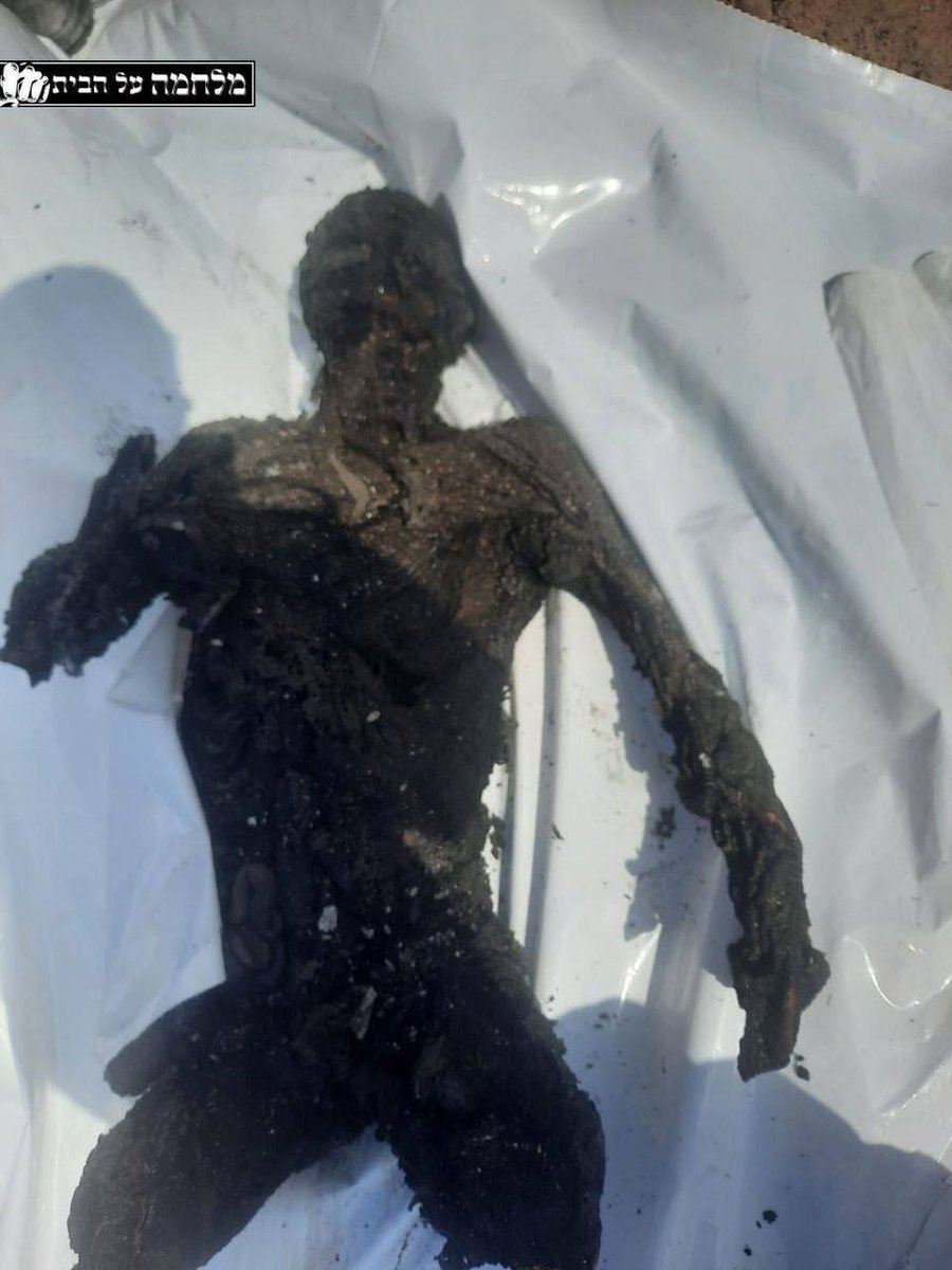 Israel18444024's tweet photo. warning!  Did you manage to forget?  Here are some pictures that will remind you of the abominable murder...😭😭😭

#HamasTerrorists
#Hamas_is_ISIS #HamasNazis #الحرب_العالمية_الثالثة #ป๋อจ้านงานเดียวกัน #ChiefsKingdom #Browns #عزيز_يا_يمن #معبر_رفح #TheMaskedSingerUK https://t.co/GuXXMbPiGU