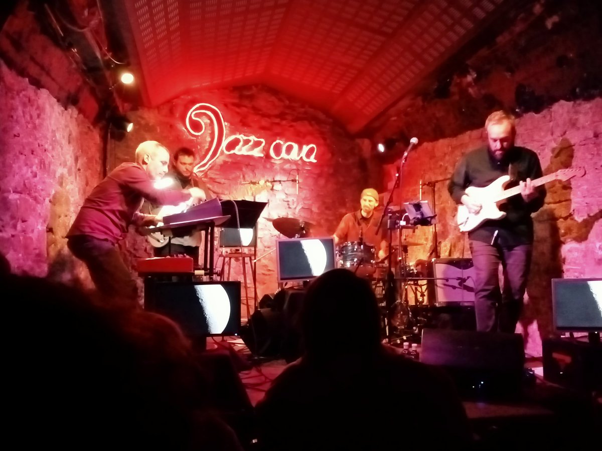 alexgomezfont's tweet photo. Brillant i sensible el #ProjecteAstrolabi de @Gallefa a la @jazzcava https://t.co/l2OnaobFGF