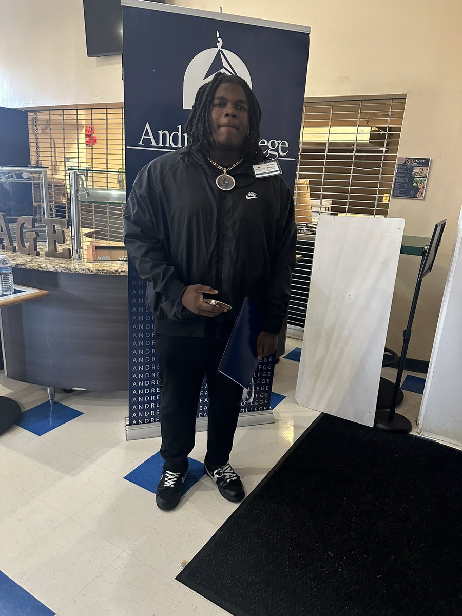 AbramJerkins's tweet photo. Had a great visit today at Andrew College! @FuhrRj @coach_jrob31 @Dr_NickGarrett @OakHallFootball https://t.co/RmC1qbpfca