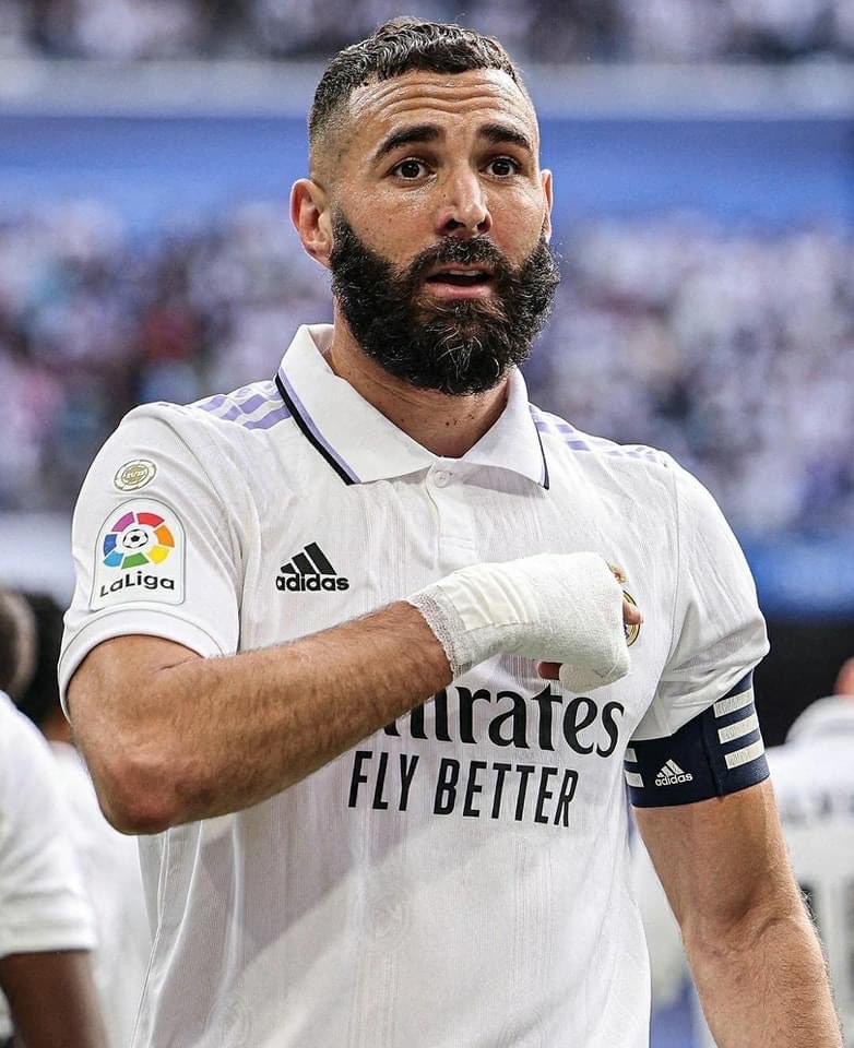 Nueveee92's tweet photo. #BENZEBACK YA PLUS DE RALENTIR https://t.co/Amz1OXOTmL