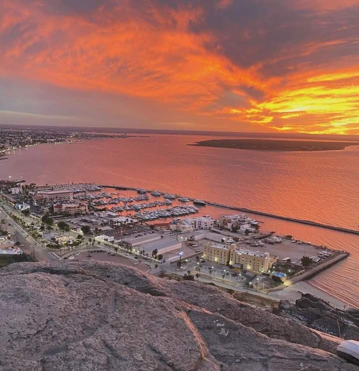 BajaShuttle's tweet photo. La Paz is the capital of Baja California Sur, a Mexican state on the Baja California peninsula. It is known for its seafront boardwalk with beaches, parks and works by international and Mexican artists. Many bars and restaurants have sea views. https://t.co/I0vyAtKZxm