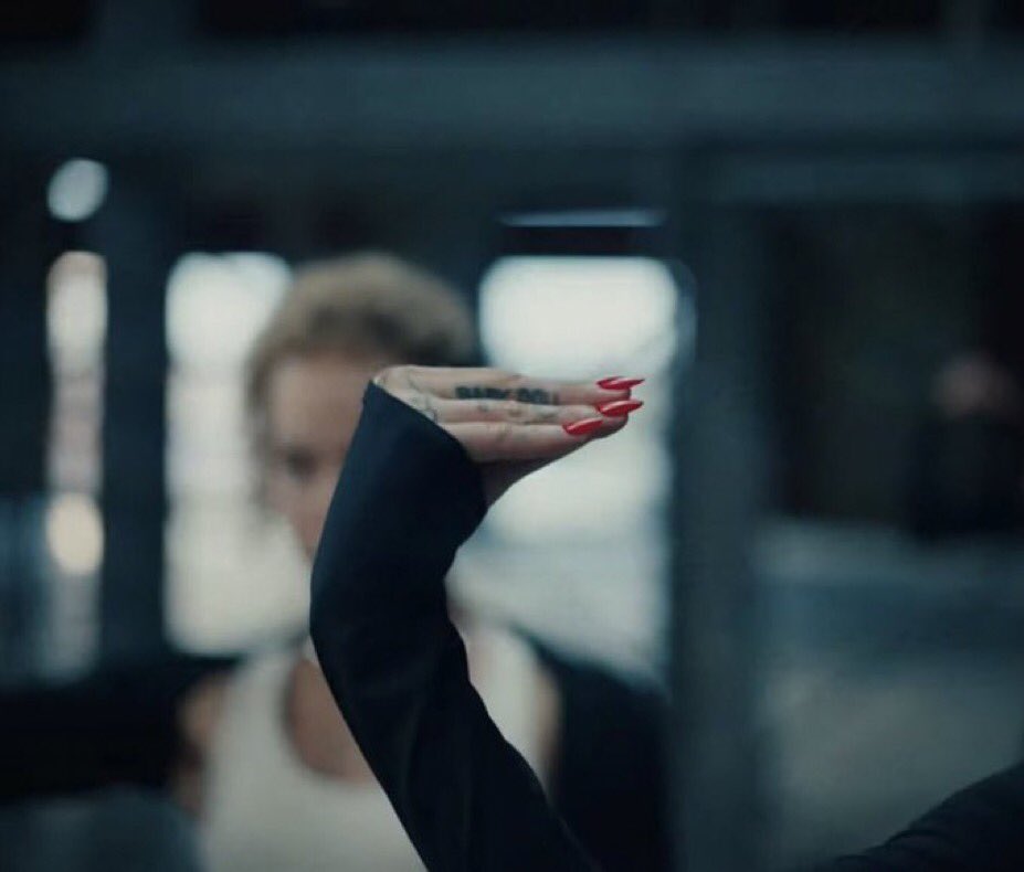 𝘤𝘢𝘭𝘭 𝘮𝘦 𝘢𝘳𝘪 🫧 tweet media