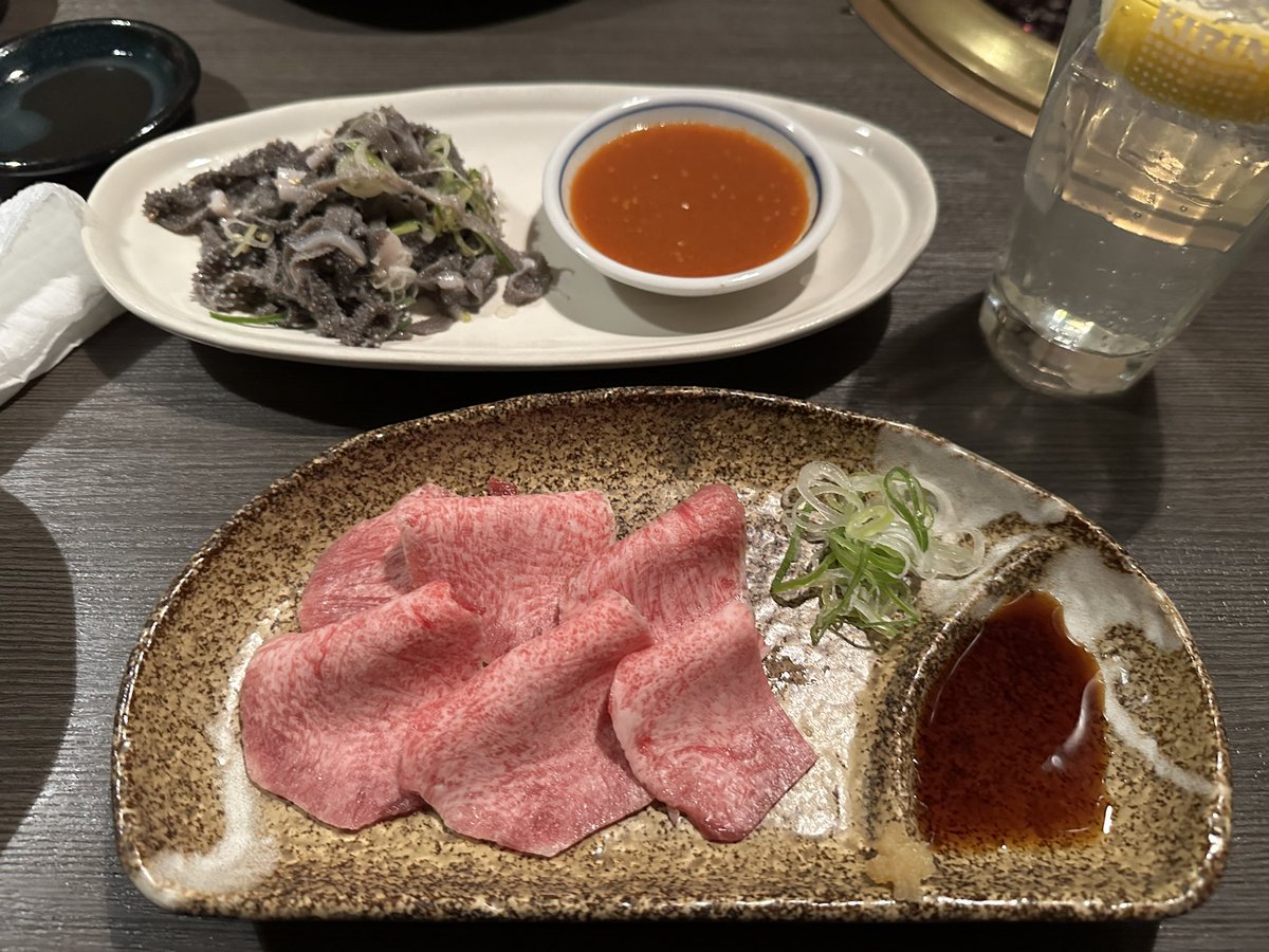goros_kiki's tweet photo. 昨夜の新年会
久しぶりに大好きな焼き肉屋さんへ
でら飲んで、でら食べた😋
#新年会 
#肉 #ラーメン https://t.co/Obypw9VqLG