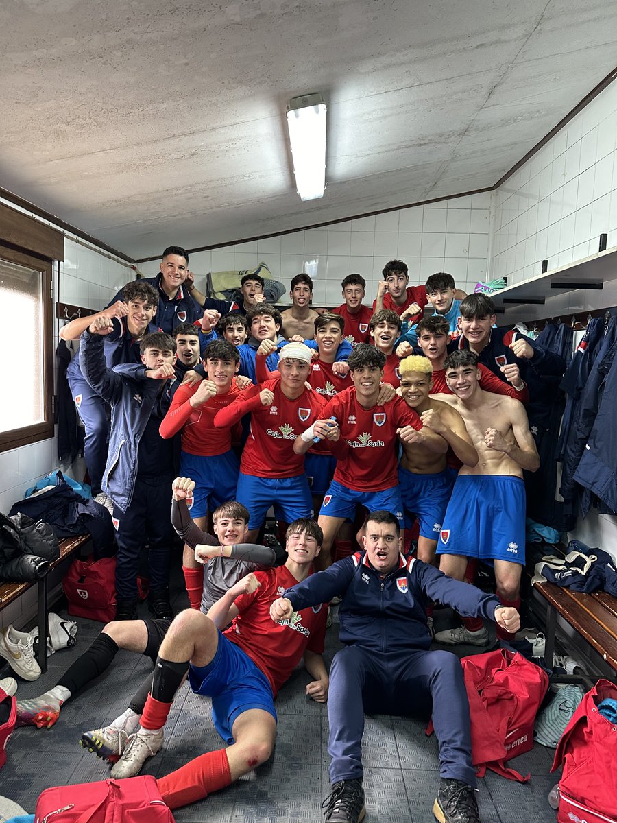 serdicor8's tweet photo. Creer como forma de vida ⚽️💙❤️ @cdnumancia https://t.co/iRNe3QiVTa