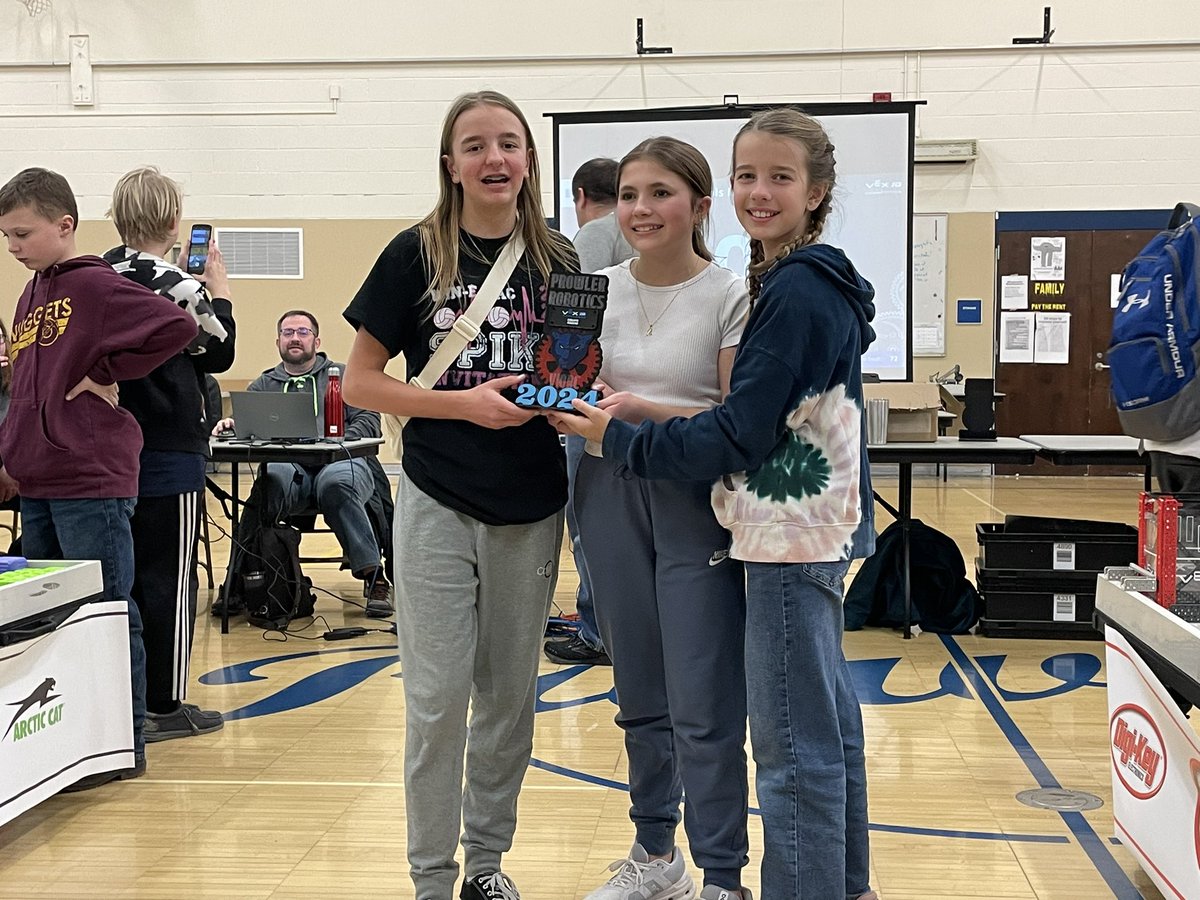 RoboticsWin's tweet photo. Two teams qualified for the championship round and finished tied for 8th and our other teams were able to participate in the consolation bracket.  We did take home some hardware too.  Team53162D took home the Create Award for their creative robot design! @digikey @krjbkrjmkkcq https://t.co/5lQ9mgGzNg