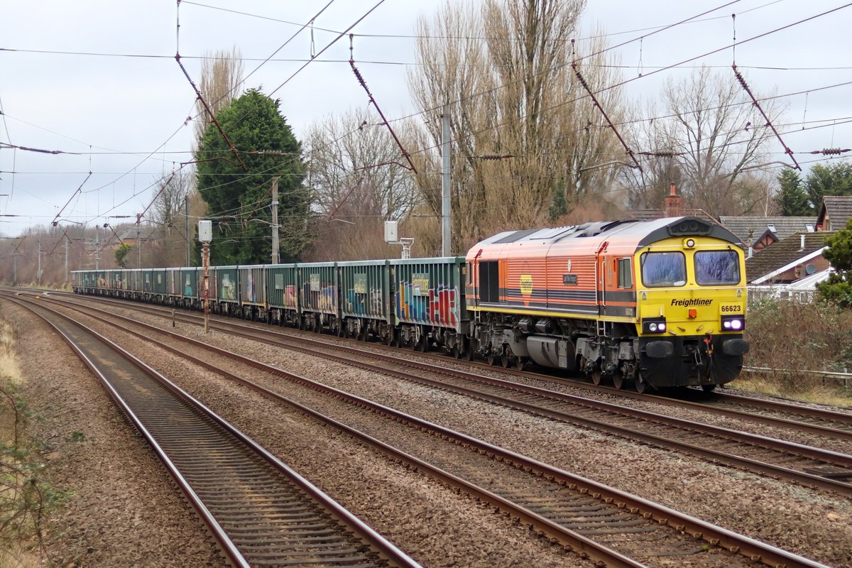 AndyPar44065616's tweet photo. 66623 "Lest We Forget" is seen passing through Euxton working 6H51 11:31 Hardendale Qry Shap (Fhh) to Guide Bridge Yard (Flhh) on the 13th January 2024.

View on Flickr :- https://t.co/88j2AXCQBJ

@RailFreight @FreightmasterUK https://t.co/blP5qTGnDh