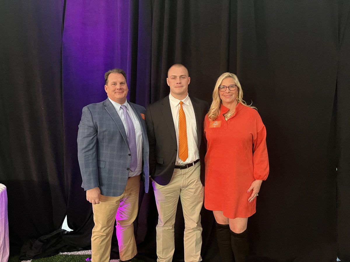 bethdparks's tweet photo. 2023 Clemson Football Banquet🧡💜 #allin #senioryear #64 #lookingforwardtothe2024season https://t.co/rl4iDxofEQ