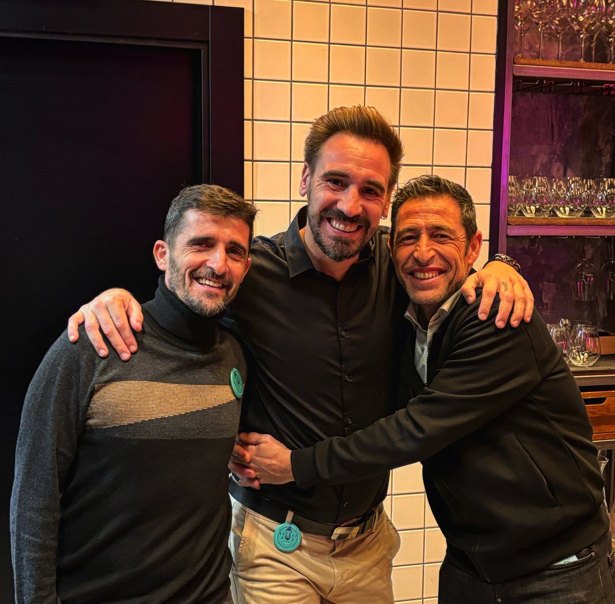 BorjaFF 💩 (@borjaff) on Twitter photo Un día, hace mucho, fuimos los mejores. Hoy cumplo 43, y seguimos siendo muy buenos… amigos. <a href="/albertomarcos3/">Alberto Marcos</a> #Chingu #Pucela Un día, hace mucho, fuimos los mejores. Hoy cumplo 43, y seguimos siendo muy buenos… amigos. <a href="/albertomarcos3/">Alberto Marcos</a> #Chingu #Pucela