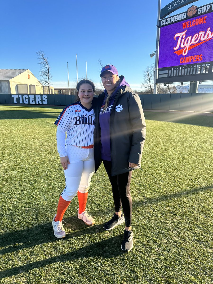 Hadleigh_2106's tweet photo. I had an amazing time here at Clemson today. It was such a great experience meeting the coaching staff and the players. I learned so many new things that will allow me to better myself. https://t.co/54VbFMCbND