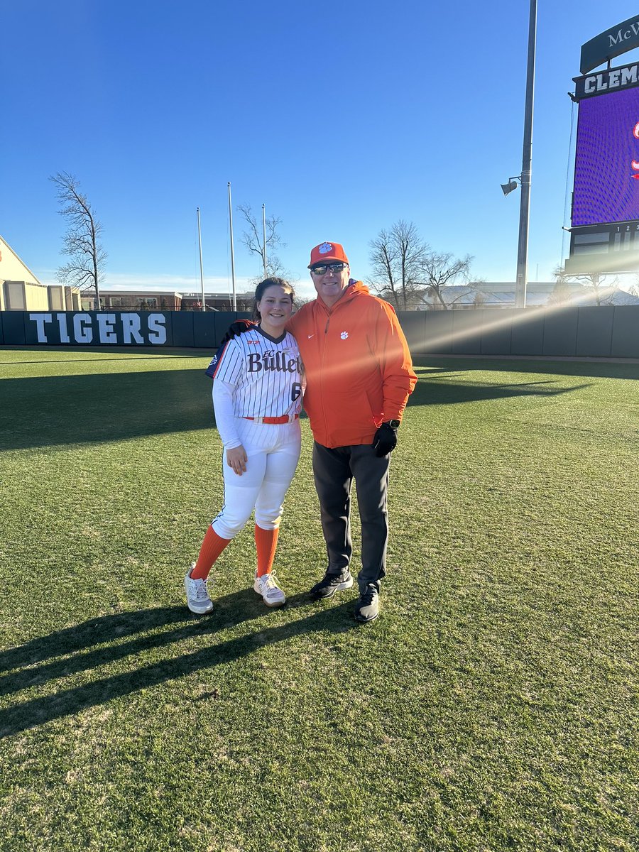 Hadleigh_2106's tweet photo. I had an amazing time here at Clemson today. It was such a great experience meeting the coaching staff and the players. I learned so many new things that will allow me to better myself. https://t.co/54VbFMCbND