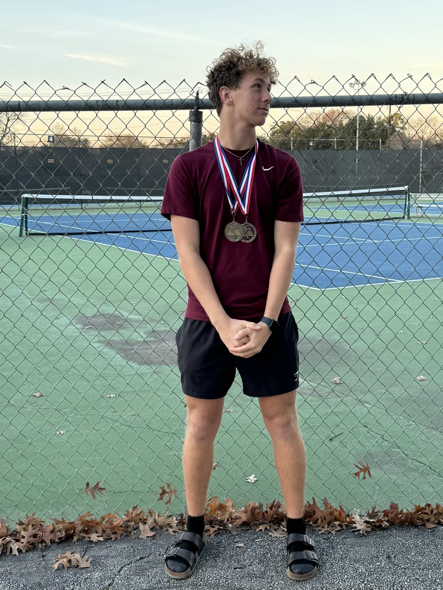 ConnorHubbertHS's tweet photo. Got some hardware at Corsicana today 🥇🥉😁 #lions #KaufmanTennis #Kaufman https://t.co/Sx4wgydyqq