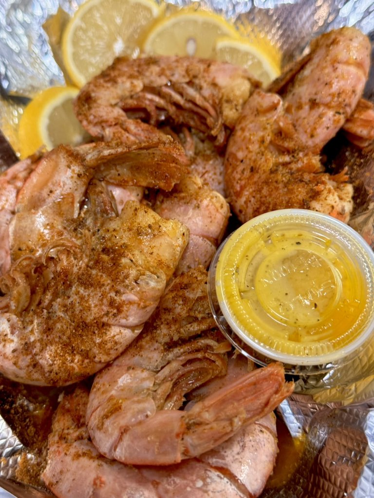 This just happened! #royalredshrimp #bestshrimpever FRESH GULF SHRIMP Oak Court Mall 11-7pm CLOSED ON SUNDAYS