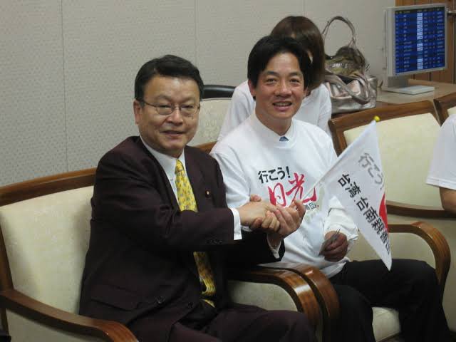 Formosanhistory's tweet image. 東日本大震災の「放射能」で騒ぎになった頃、台湾人でさえ「放射能怖い」と日本に近寄らなかった中、台南市長時代の頼さんは先頭を切って北関東などを訪問、日本は大丈夫と台湾にアピール。台湾人も「この人が言うなら間違いない」と安心した。これ、もっと知られてもよい話。