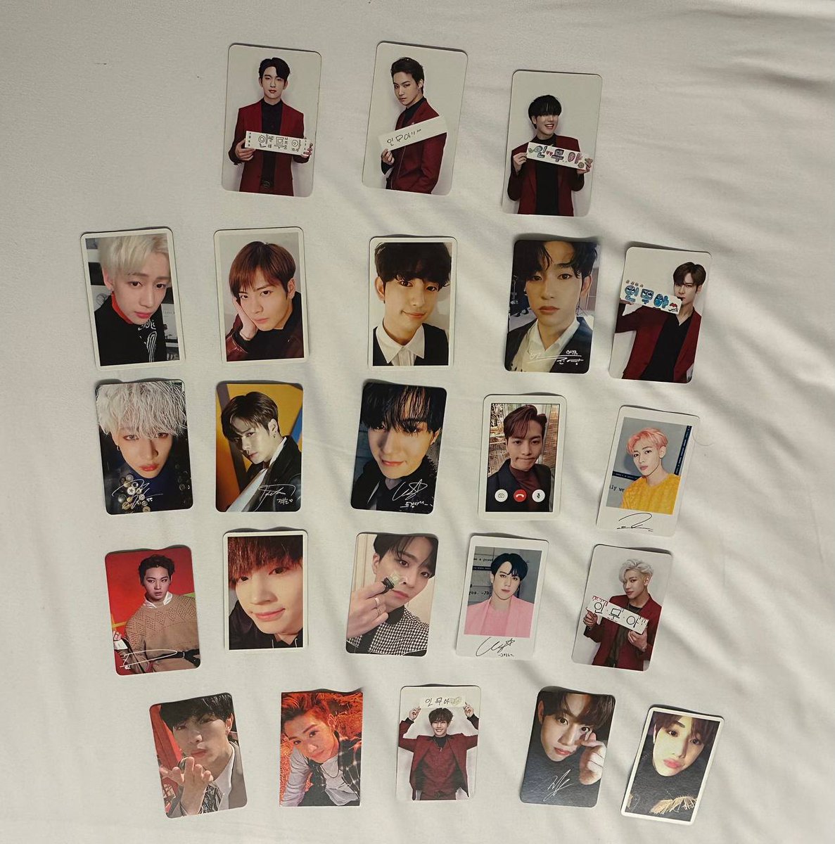 thisisme_abi's tweet photo. Giving these away later! See you Ahgases! #MarkTuan #TheOtherSideinMNL #MarkTuanInManila https://t.co/pn5RnvA5Ig