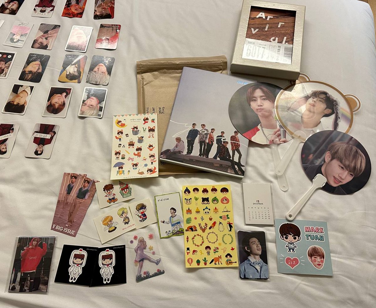 thisisme_abi's tweet photo. Giving these away later! See you Ahgases! #MarkTuan #TheOtherSideinMNL #MarkTuanInManila https://t.co/pn5RnvA5Ig