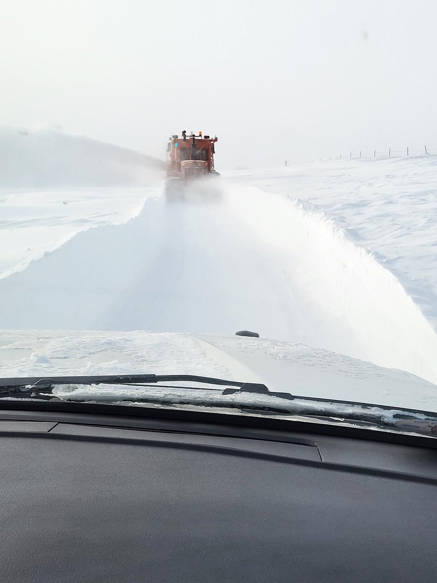 NEStatePatrol's tweet image. Happy to report that all motorists stranded on Hwy 92 in Butler &amp;amp; Saunders have been rescued. Great work by Butler County to get through the drifts from the west to reach them safely. 

Here&apos;s a look at what NSP and NDOT crews were fighting through in Saunders County.